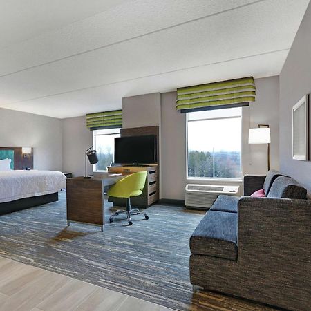 Hampton Inn Peterborough Exterior foto