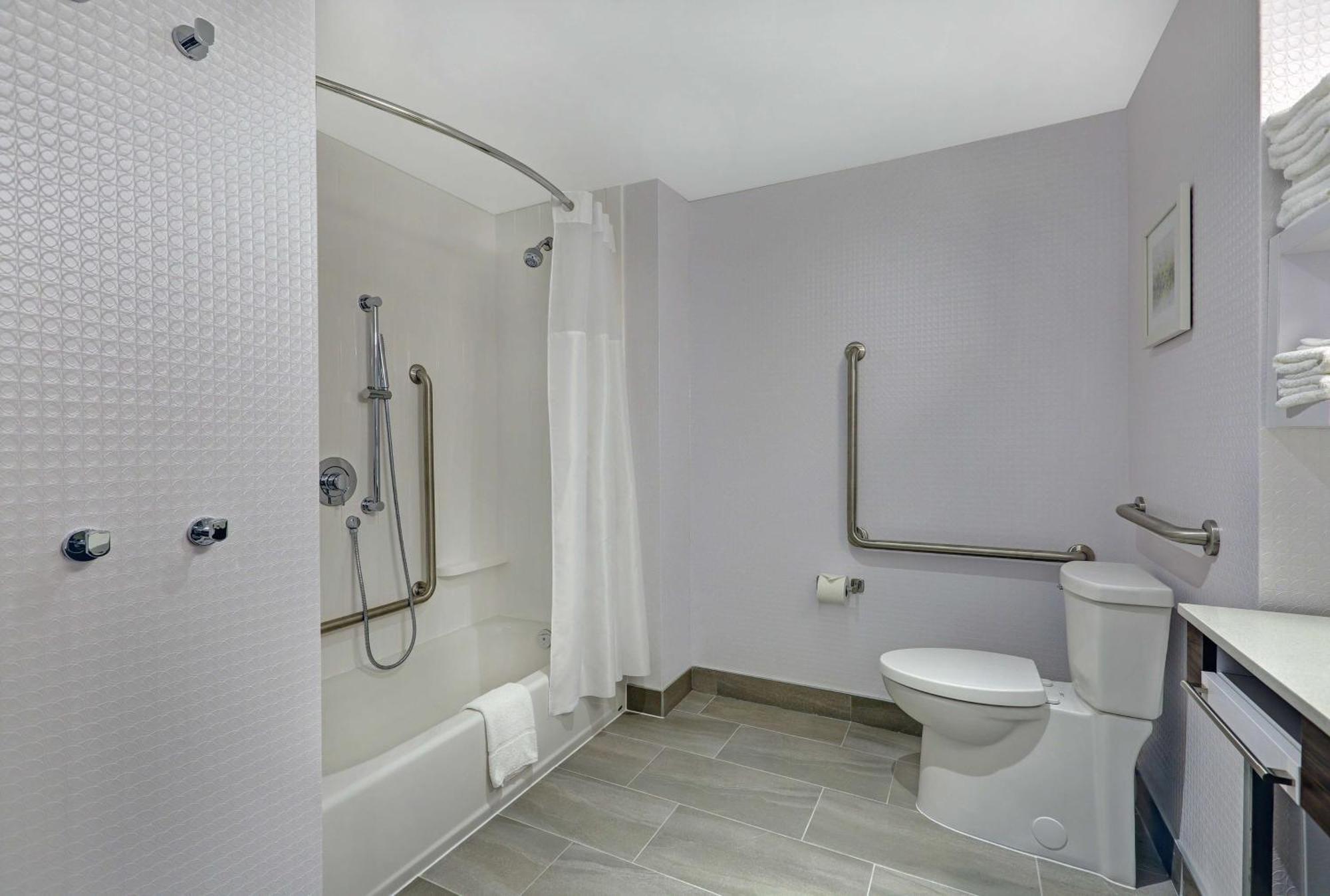 Hampton Inn Peterborough Exterior foto